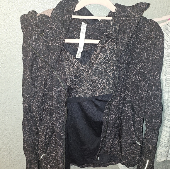 Lululemon jacket and bra size 6 size 34DD - Picture 9 of 9